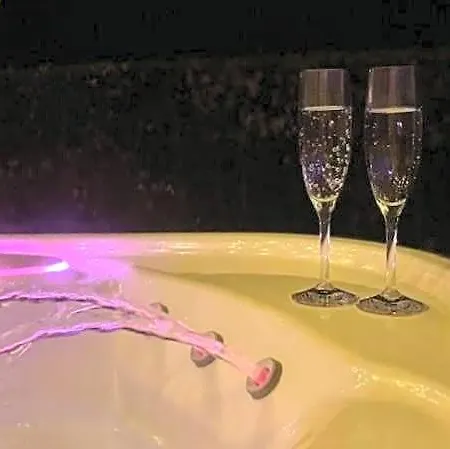 Zen Retreat Met Jacuzzi Bed and Breakfast
