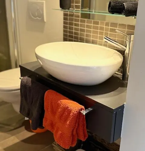 Zen Retreat Met Jacuzzi Alojamento de Acomodação e Pequeno-almoço